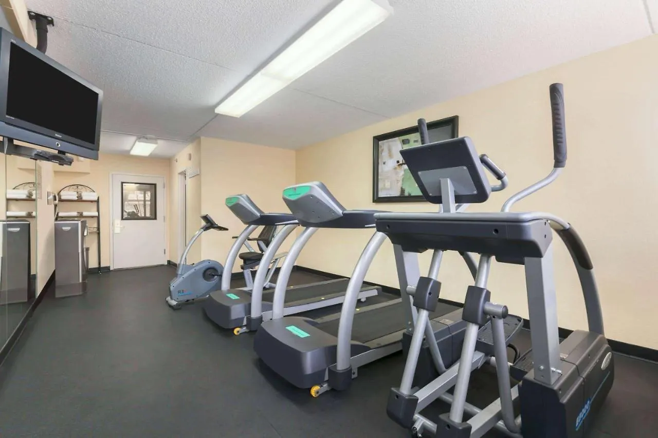 Ramada By Wyndham Rochelle Park Near Paramus