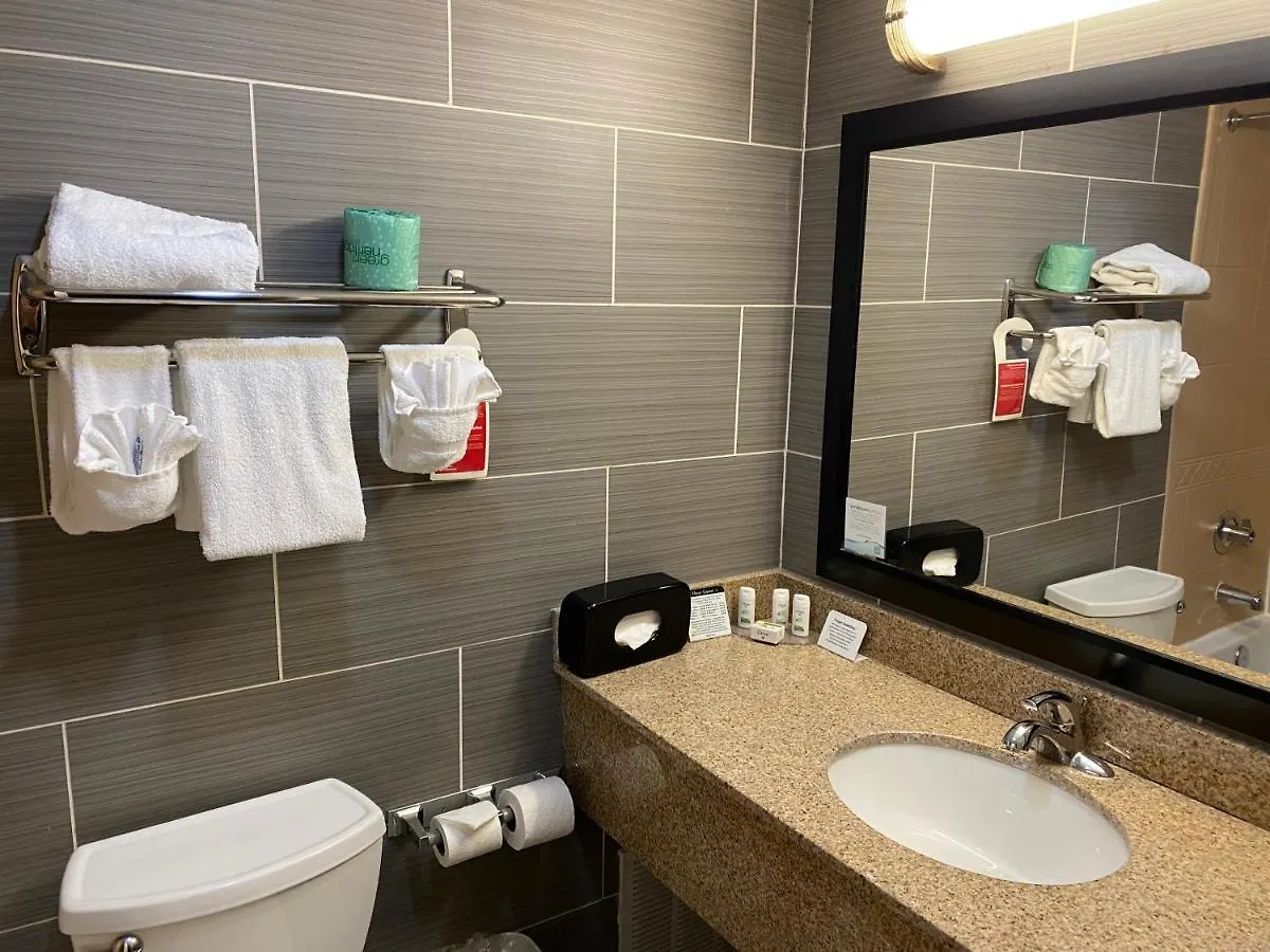 Ramada By Wyndham Rochelle Park Near Paramus