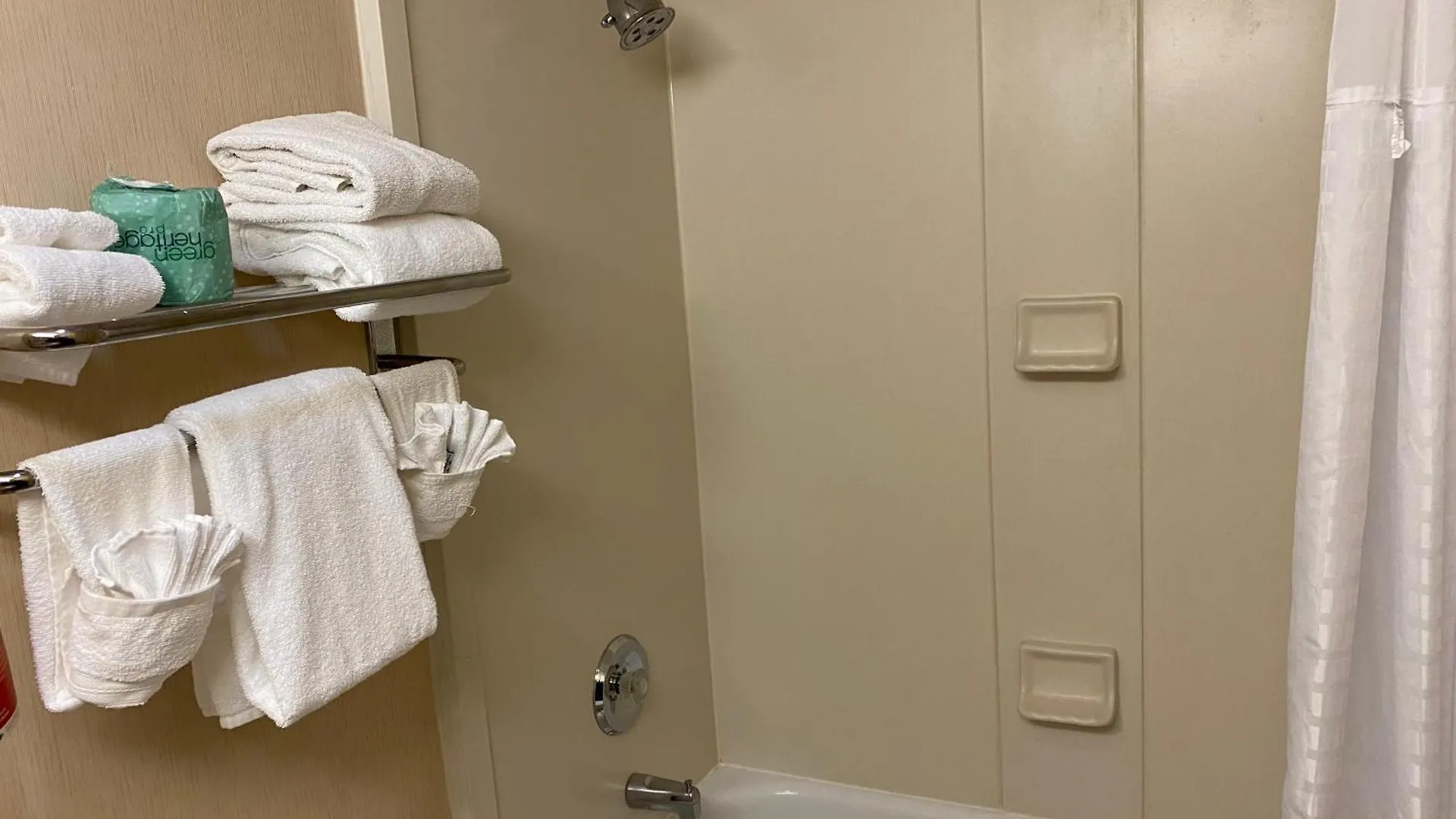 *** Hotel Ramada By Wyndham Rochelle Park Near Paramus United States