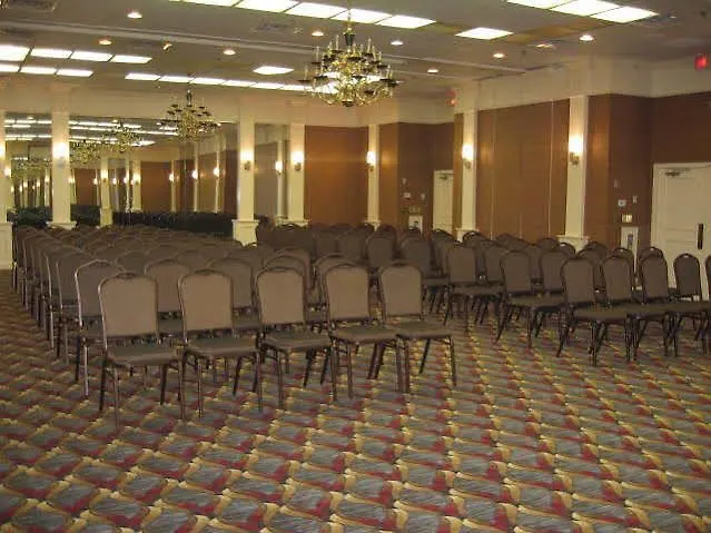 Ramada By Wyndham Rochelle Park Near Paramus