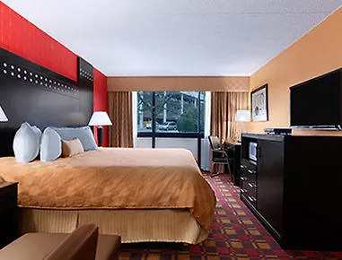 Hotel Ramada By Wyndham Rochelle Park Near Paramus